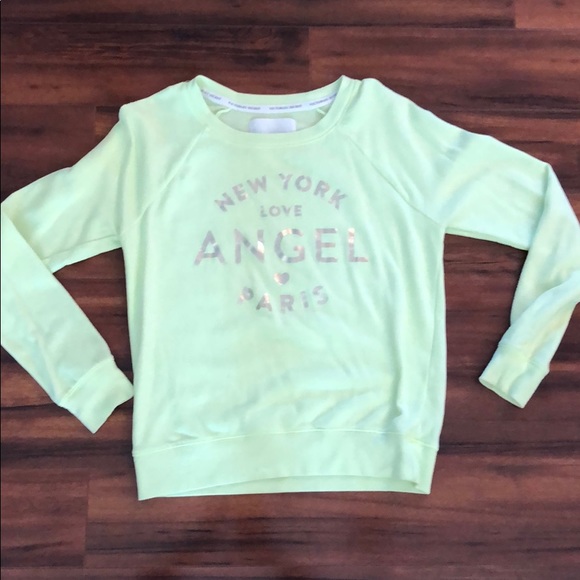 Victoria's Secret Tops - Victoria’s Secret crew neck